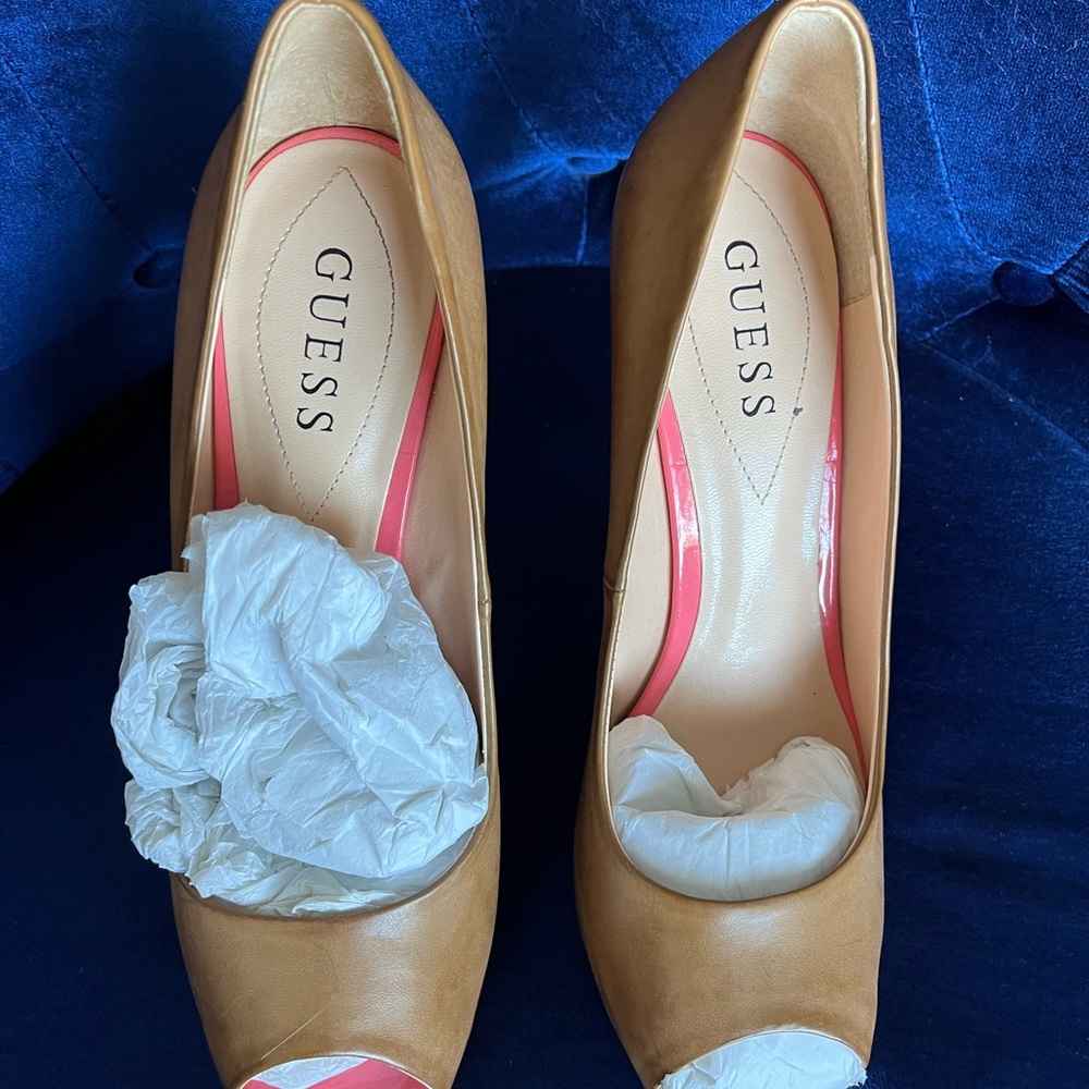 Guess, pumps, peep toe, tan leather, hint of gold, highhhh heels